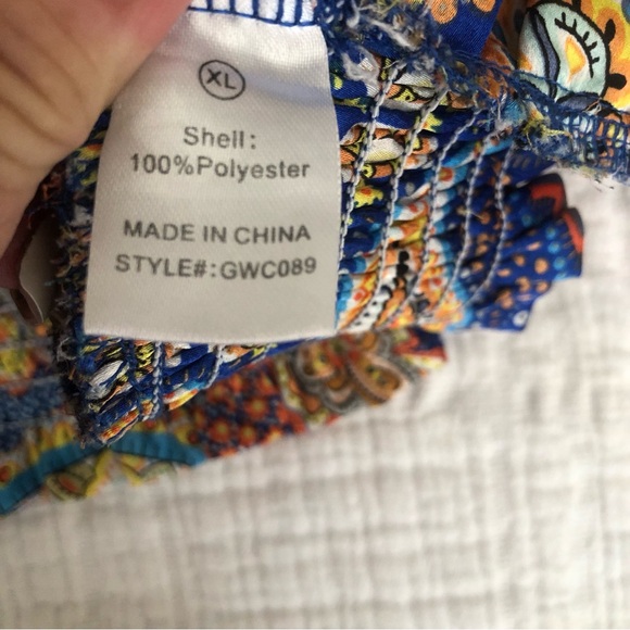 FASHION NOVA beautiful satin crop top in new condition. Rucking in back. Gorg xl - Picture 7 of 12